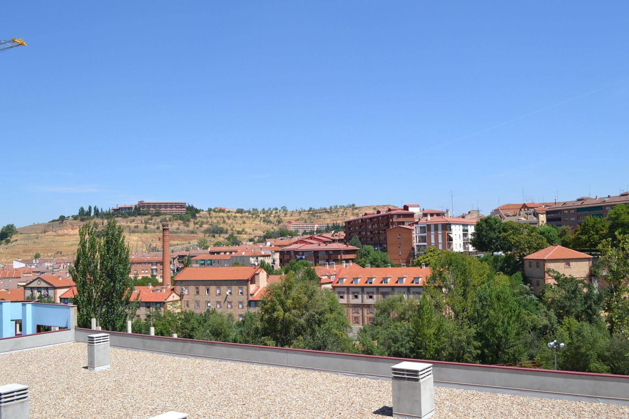 The Factory Residence Hall Сеговия Экстерьер фото
